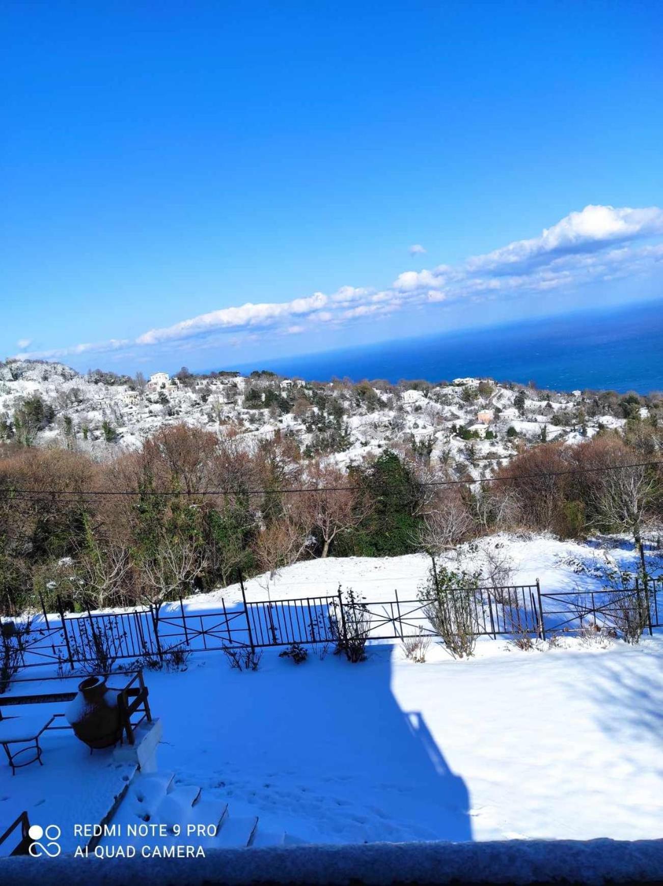 Diogenis Hotel Tsagkarada Buitenkant foto